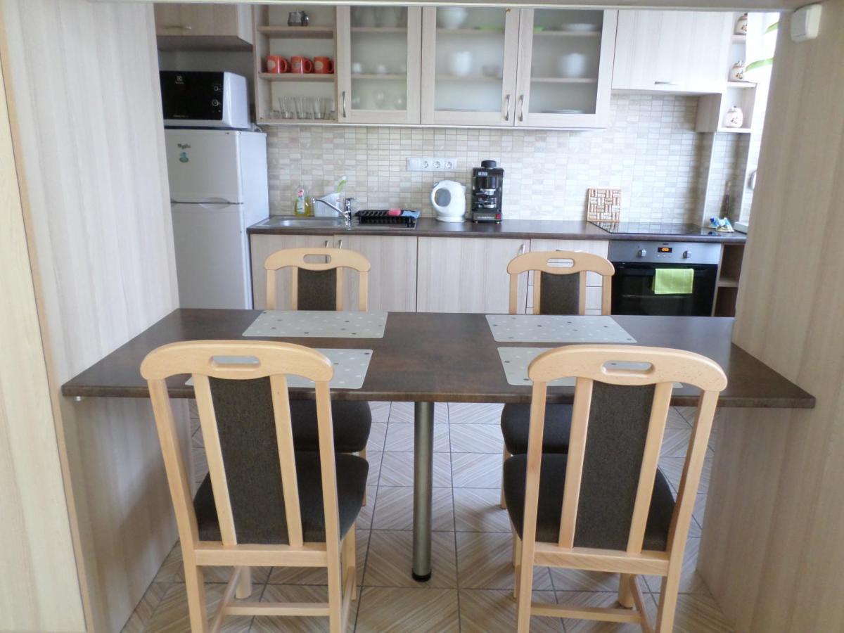 Lakoparki Apartman Veszprém Exteriör bild