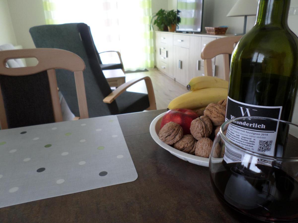 Lakoparki Apartman Veszprém Exteriör bild