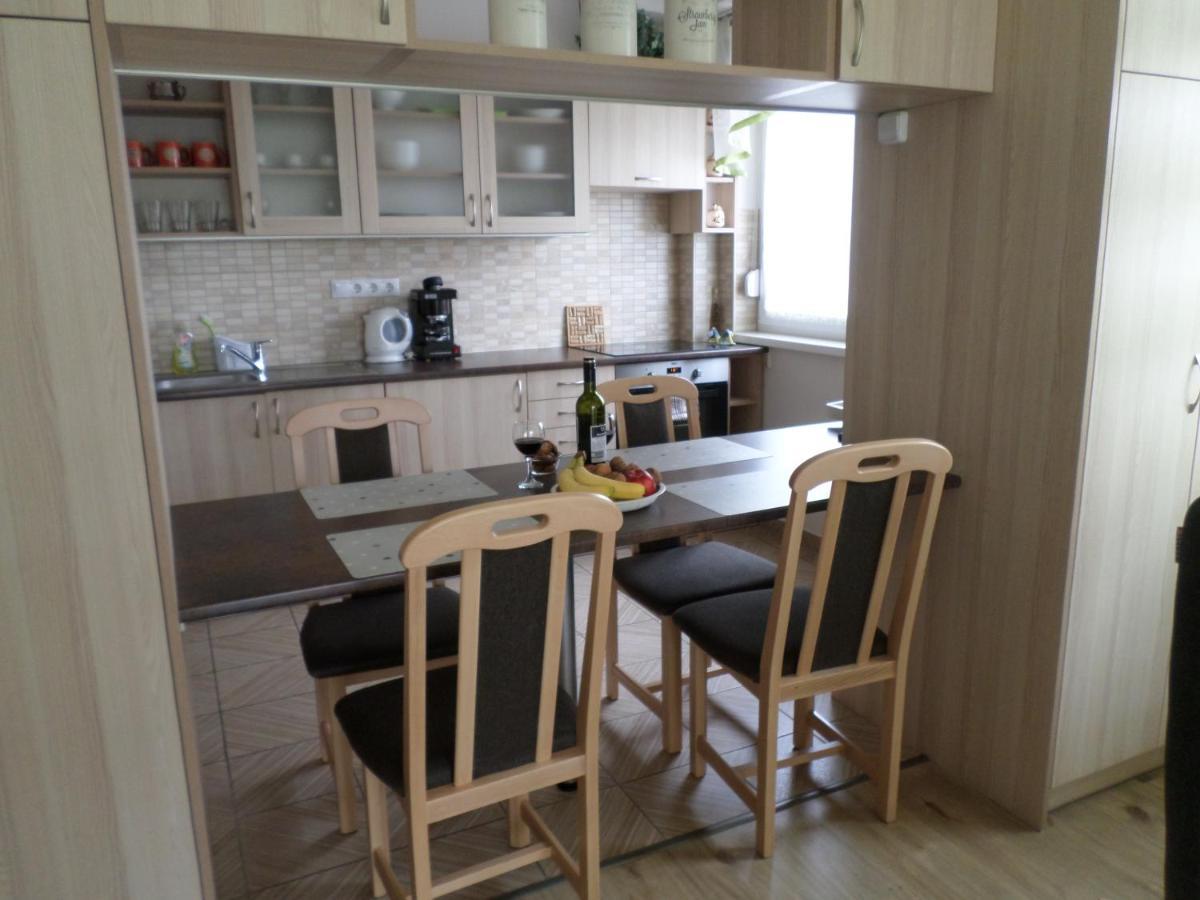 Lakoparki Apartman Veszprém Exteriör bild