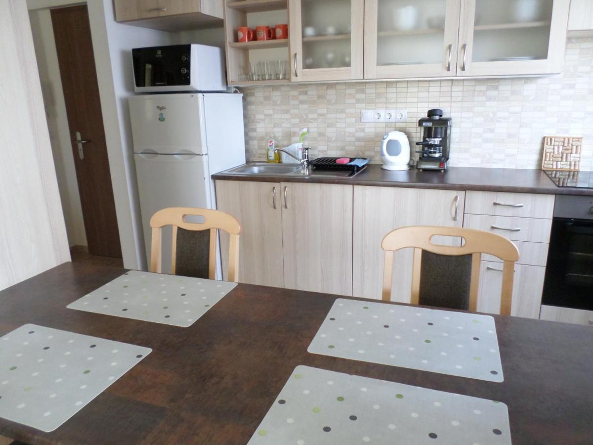 Lakoparki Apartman Veszprém Exteriör bild
