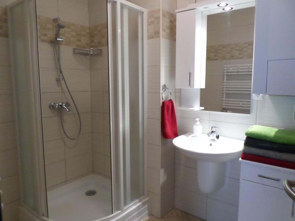 Lakoparki Apartman Veszprém Exteriör bild