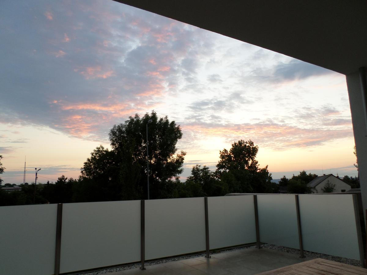Lakoparki Apartman Veszprém Exteriör bild